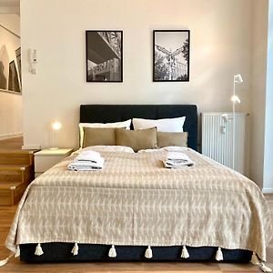 Homely Berlin - Spacious Flat Quiet, Friedrichstrasse, River